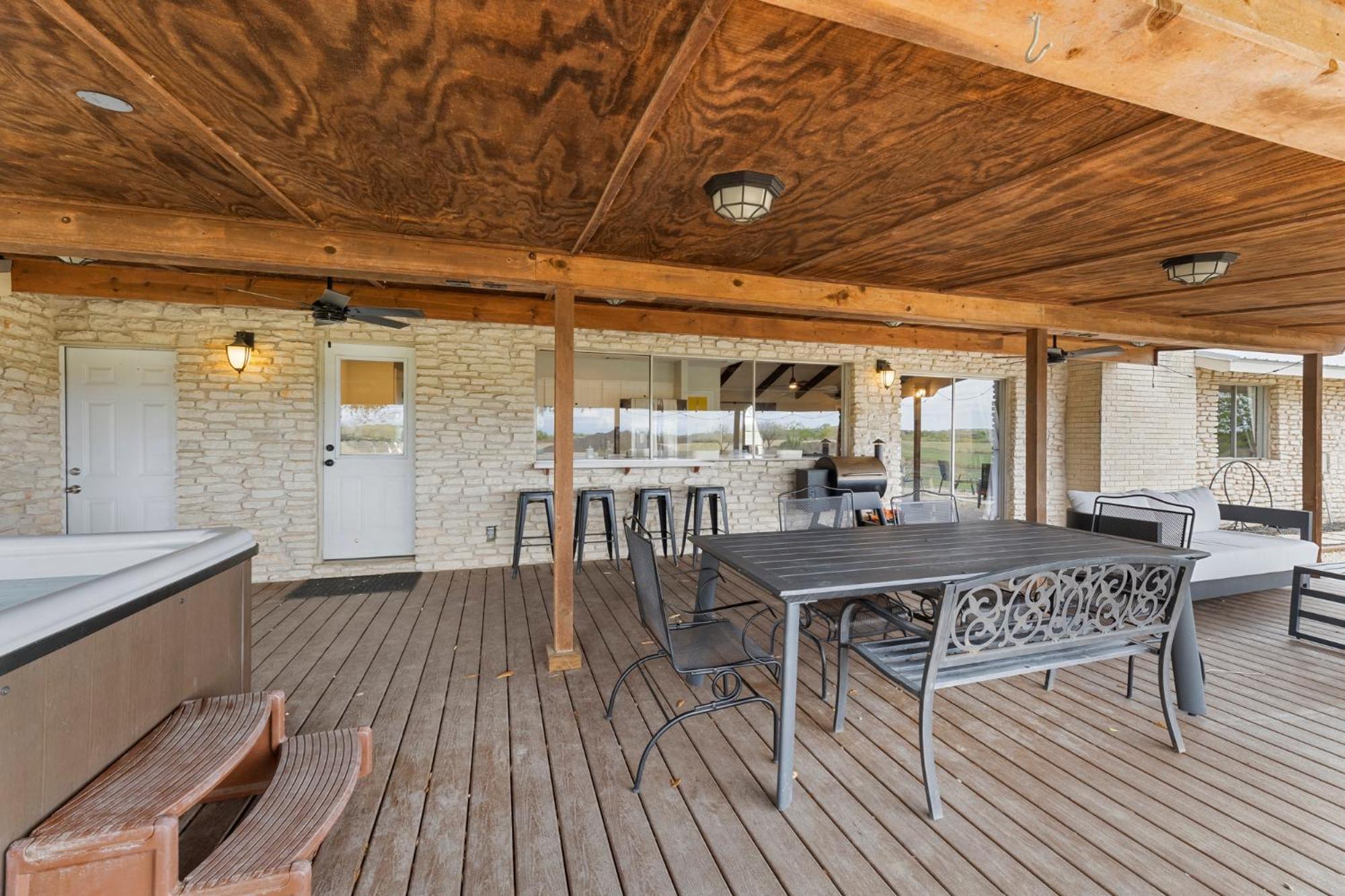 فيلا Farm Retreat With Jacuzzi, Fire Pit, Mini Goats, Mini Ponies And Mini Cows سان ماركوس الغرفة الصورة