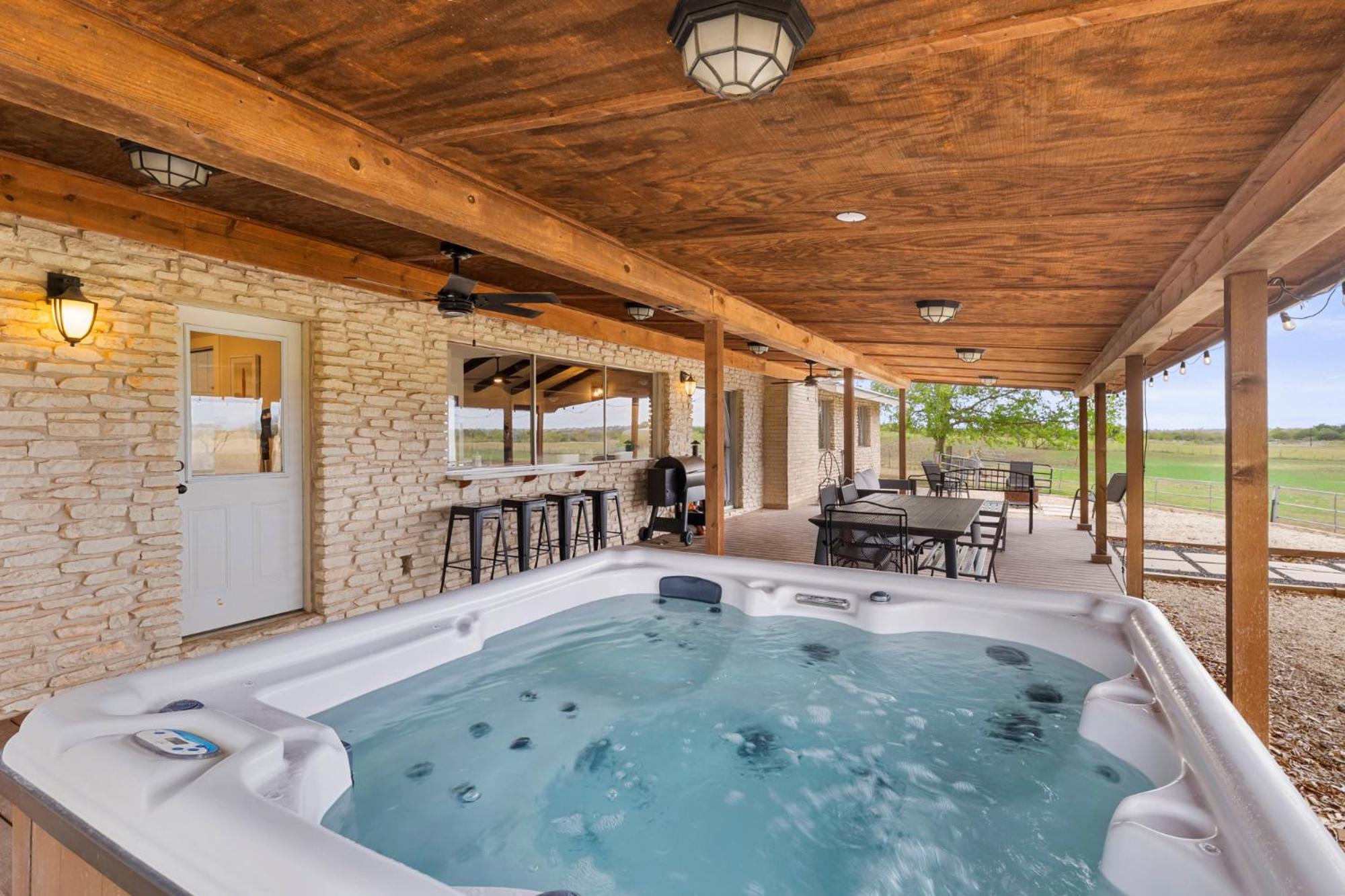 فيلا Farm Retreat With Jacuzzi, Fire Pit, Mini Goats, Mini Ponies And Mini Cows سان ماركوس الغرفة الصورة
